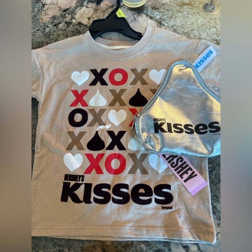 Hershey's Kisses Tan Graphic Tee with Silver Kiss Pouch Sz 3T Valentine’s Day